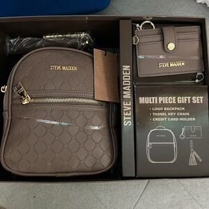 Steve Madden 2 piece gift set backpack and
wallet key chain